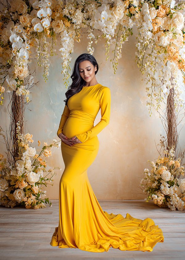 Golden Floral Backdrop – Cascading Yellow Roses and Orchids with Soft Warm Gradient Wall - Mii - Estilo