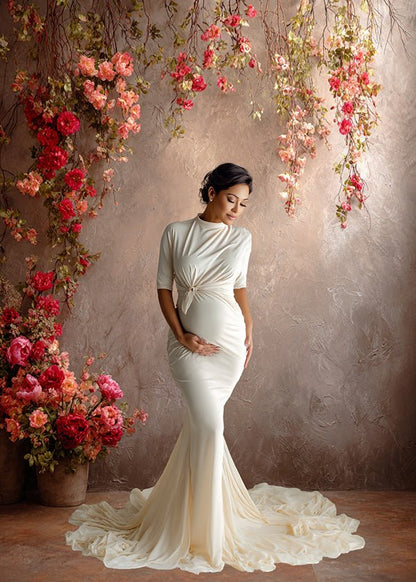 Romantic Red Blossom Backdrop – Hanging Roses on Soft Beige Textured Wall - Mii - Estilo