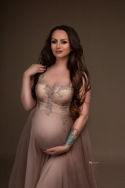 Brunette pregnant model poses in a studio during a maternity photoshoot wearing one of mii-estilo&